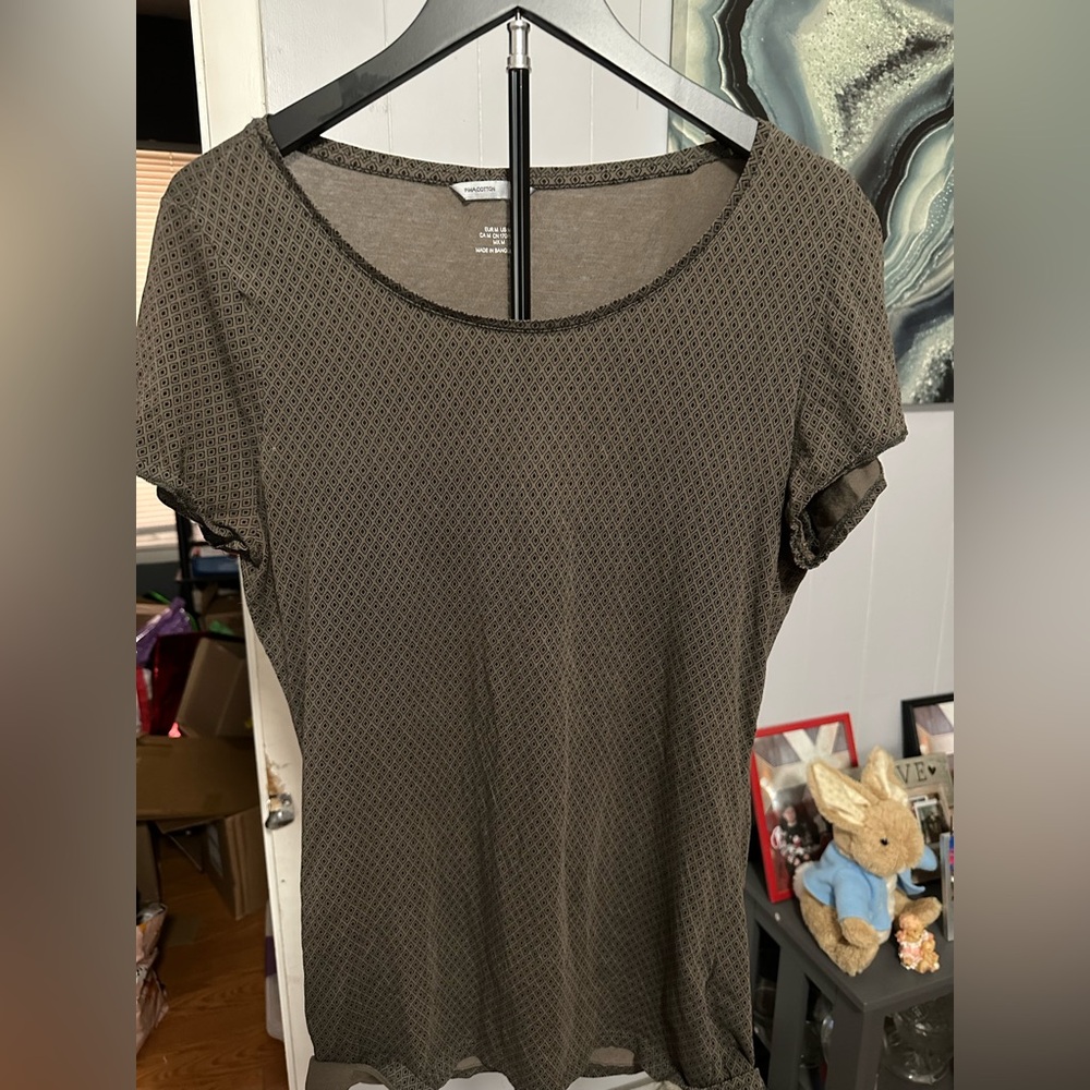 H&M women’s Beige Pima Cotton Geometric Shirt Size Medium